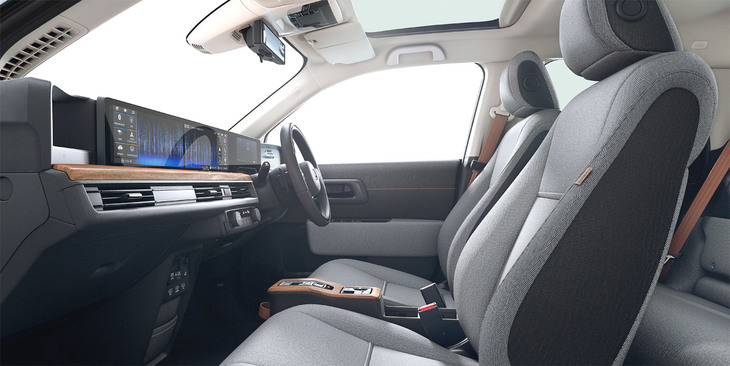 くつろいだ気分になれる車内空間と、充実したコネクテッド機能、インフォテインメントシステムを備えた「ホンダe」なら、「気分のいい場所までふらりと出かけて、車内でのんびり過ごす」なんて使い方もできるかもしれない。