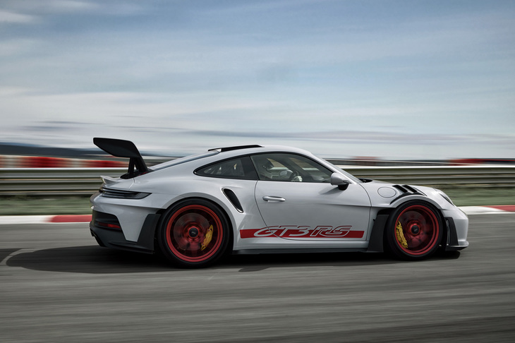 2915万円という「GT-R NISMOスペシャルエディション」の価格は、「ポルシェ911」のラインナップで言えば、写真の「911 GT3 RS」（3134万円）や「911ターボS」（3074万円）、「911ターボ」（2627万円）などが近い。