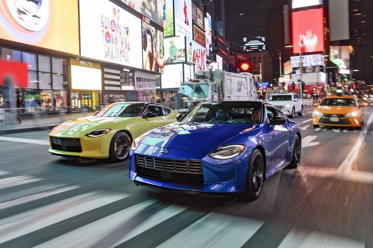 夜の街を行く「Z」。日本でも早く、こうした光景が見られますように。