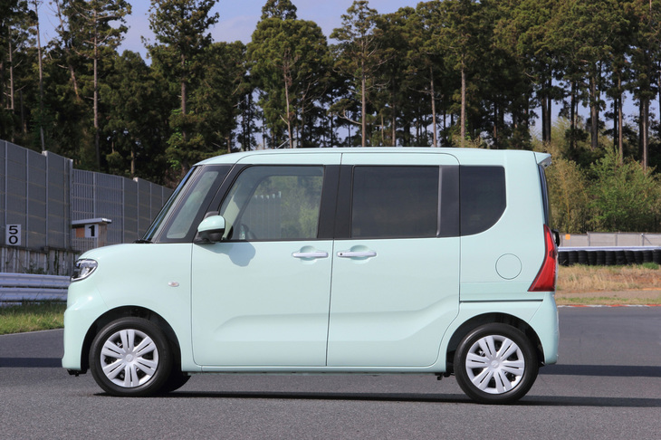 ファミリーカーとして使われることの多い軽トールワゴンゆえ、実用性は最重要項目。今回は撮影できなかったが、大開口の「ミラクルオープンドア」は新型にも受け継がれている。