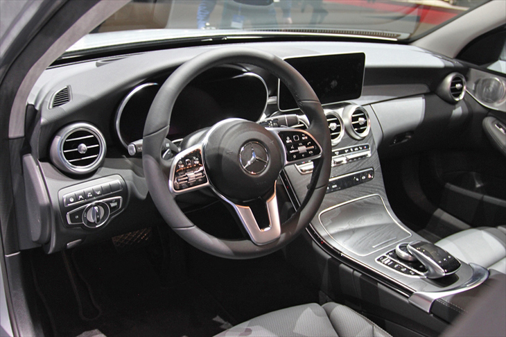 メルセデス・ベンツCクラス ディーゼルPHV（インテリア）