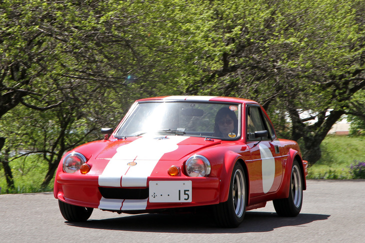 1972年「ジネッタG15」。ラダーフレームにFRP製ボディーを載せ、リアに積まれたエンジンは「ヒルマン・インプ」用の875cc直4 SOHC。