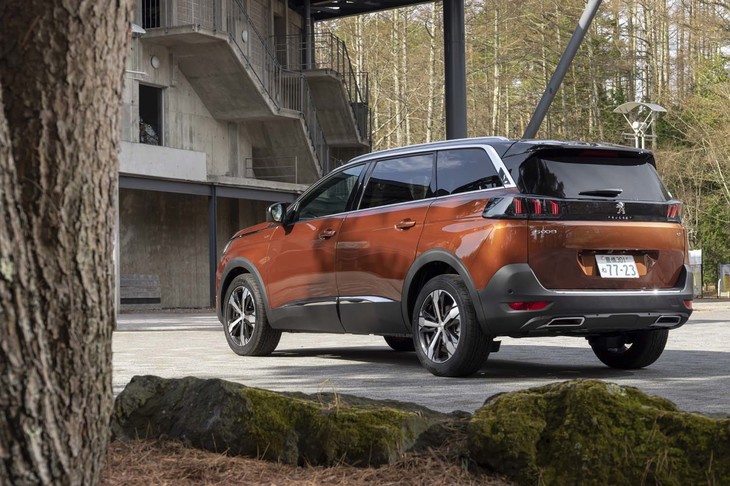 2021年1月末に国内導入された改良型「プジョー5008」。現行モデルとしては初めてのフェイスリフトだ。