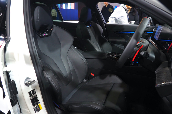 BMW M5 M xDriveツーリング（2026年BMW＆MINI Racing先導モデル）