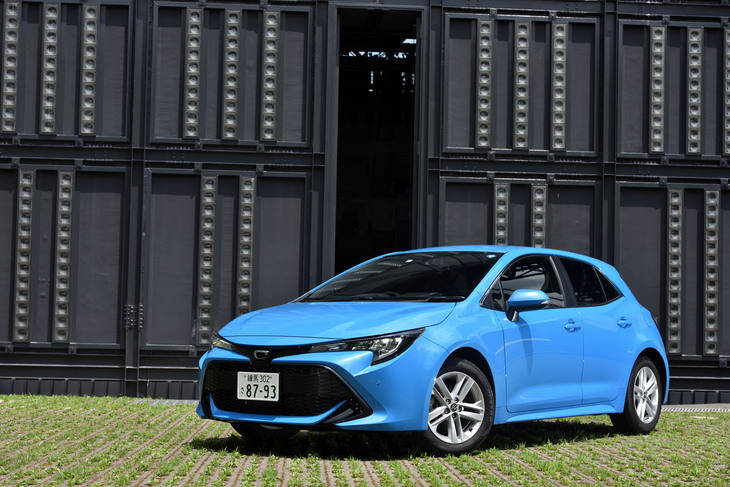 ボディーカラーは、試乗車の「シアンメタリック」を含む全8色が用意される。