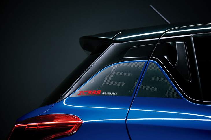 2024年12月17日に発表された「スイフトスポーツ」の特別仕様車「ZC33Sファイナルエディション」。その名のとおりZC33S型スイスポの最終モデルで、2025年3月から同年11月までの期間限定で生産される。