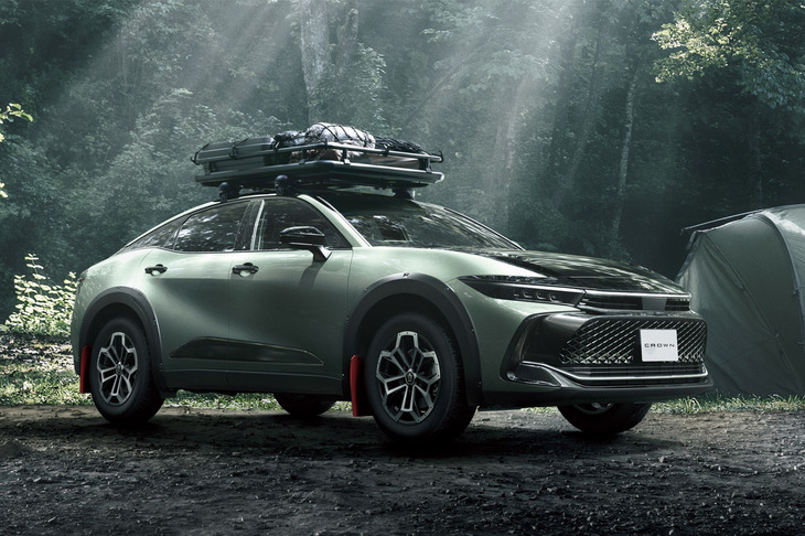 2024年4月に、トヨタが「クラウン クロスオーバー」の一部改良モデルと同時に発表した特別仕様車「RS“ランドスケープ”」。「ブラック×アーバンカーキ」の専用外装色やオーバーフェンダー、マッドガードなどでカスタマイズされたアウトドアテイストが特徴だ。