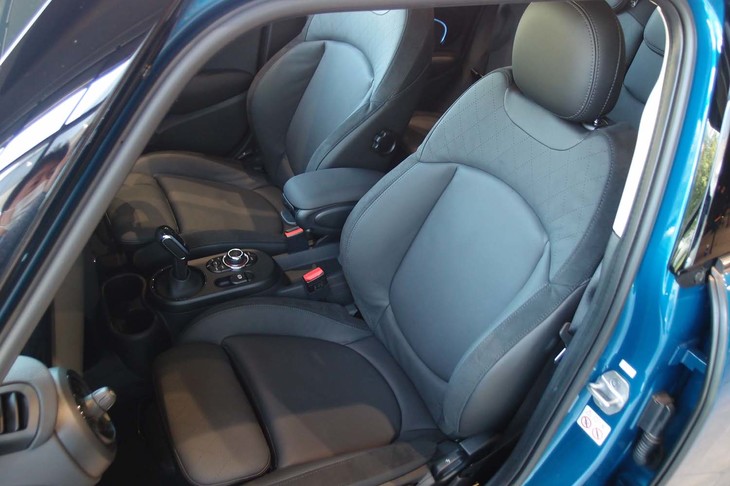 MINIクーパーSD 5ドア（フロントシート）