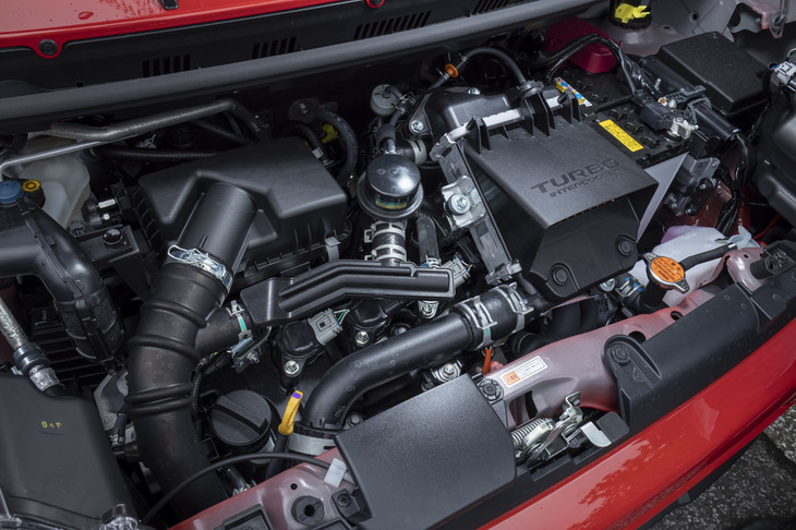 エンジンは大幅改良を受けたKF型。トランスミッションは、ターボ車がベルト式CVTと遊星ギアを組み合わせた「D-CVT」。NA車がベルト式の3軸CVTとなっている。