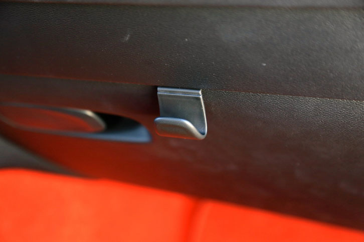 グローブボックスを閉めるとこんな感じに。これぞ、新オシャレ実用プレミアム！