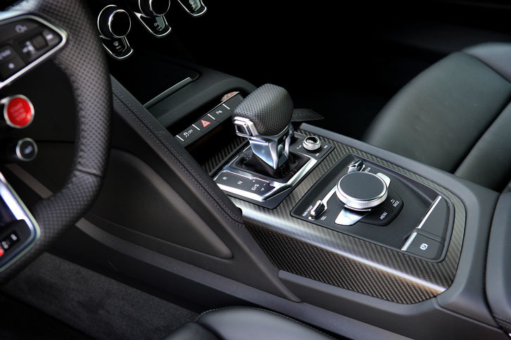 トランスミッションは7段のSトロニック（デュアルクラッチトランスミッション）。