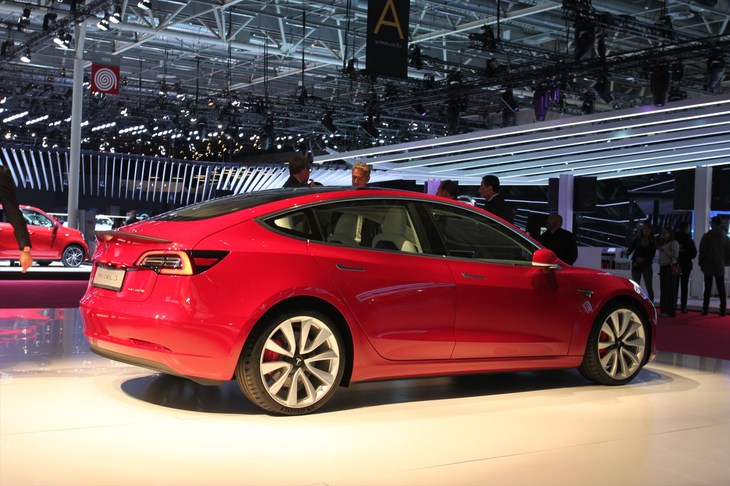 テスラ・モデル3