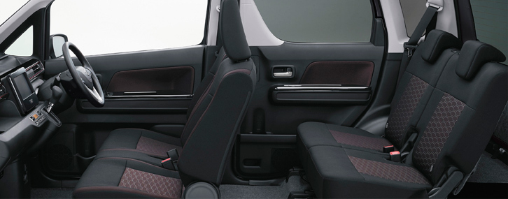 スズキ・ワゴンRスティングレーL（シート）