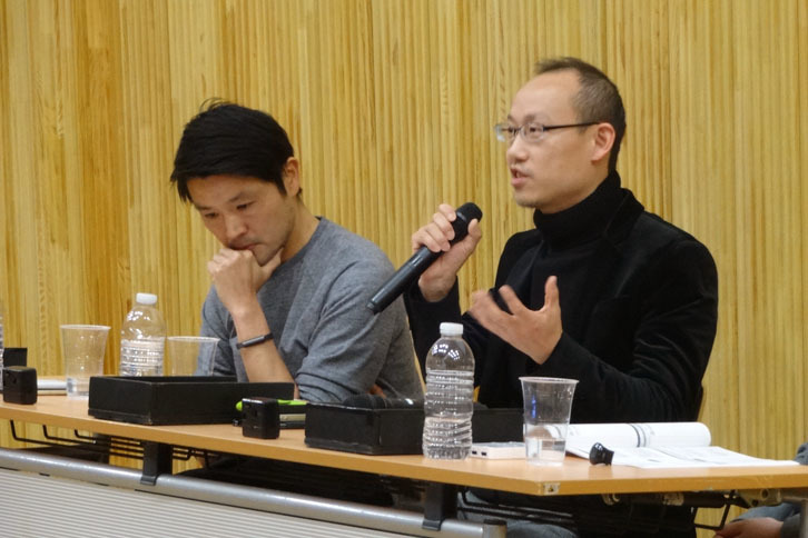 ロボットアームや協働ロボットの開発に取り組んでいる、ライフロボティクス代表取締役のユン・ウグンさん（写真右）。AIやロボットはしょせん技術だと言い切る。