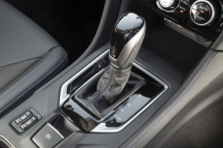 トランスミッションはチェーン式CVTの「リニアトロニック」。今回の改良では「e-BOXER」搭載車に、スポーティーな走りをアシストする変速制御「e-アクティブシフトコントロール」が採用された。