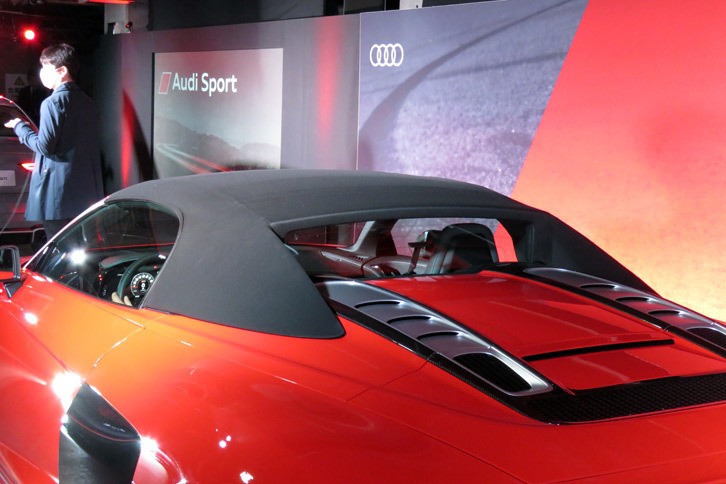 アウディR8スパイダー（ルーフ）