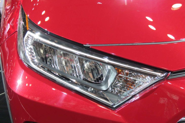 トヨタRAV4（ヘッドランプ）