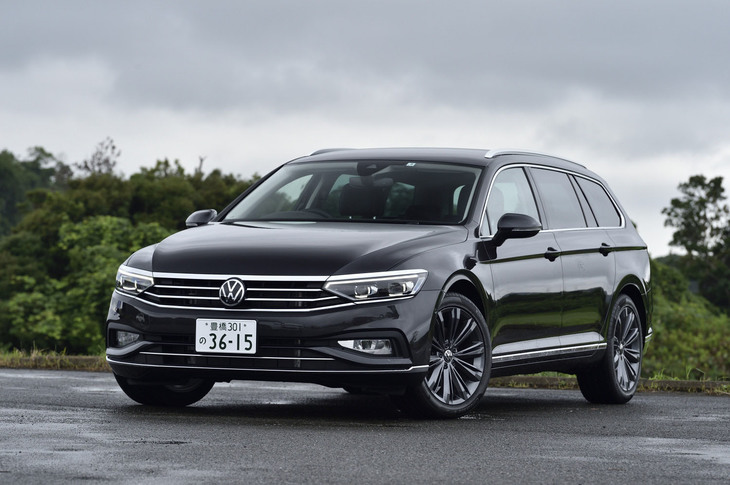 「パサートヴァリアント」のマイナーチェンジモデルは、2021年4月6日に登場。パワートレインや内外装デザイン、装備のアップデート、運転支援システムの充実などがうたわれている。