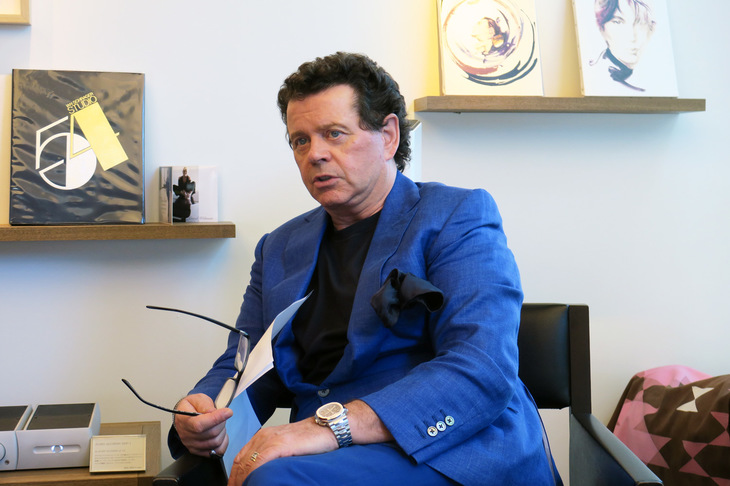 ランドローバーのチーフ・デザイン・オフィサーであるジェリー・マクガバン氏。