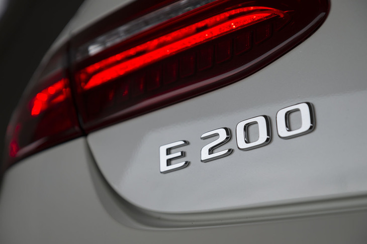 メルセデス・ベンツE200カブリオレ スポーツ