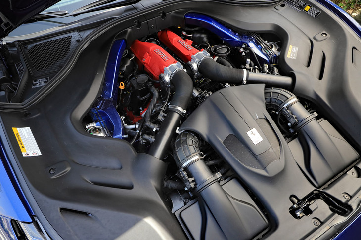 フロントミドに積まれる3.9リッターV8ツインターボエンジンは最高出力620PS、最大トルク760N・mを発生。最高出力値は従来の「ポルトフィーノ」を20PS上回っている。