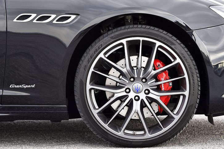 標準のホイールサイズは20インチ。試乗車には21インチの“チターノ”ホイールが装着されていた。