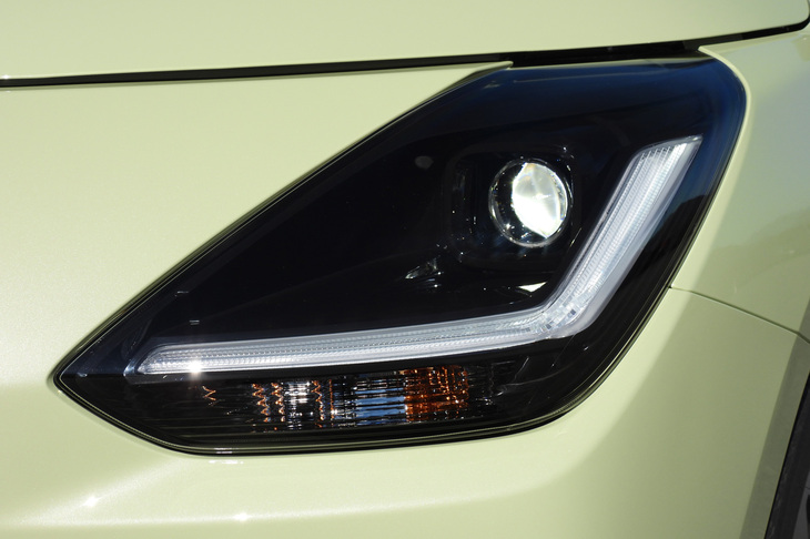 スズキ・スイフト ハイブリッドMZ（ヘッドランプ）