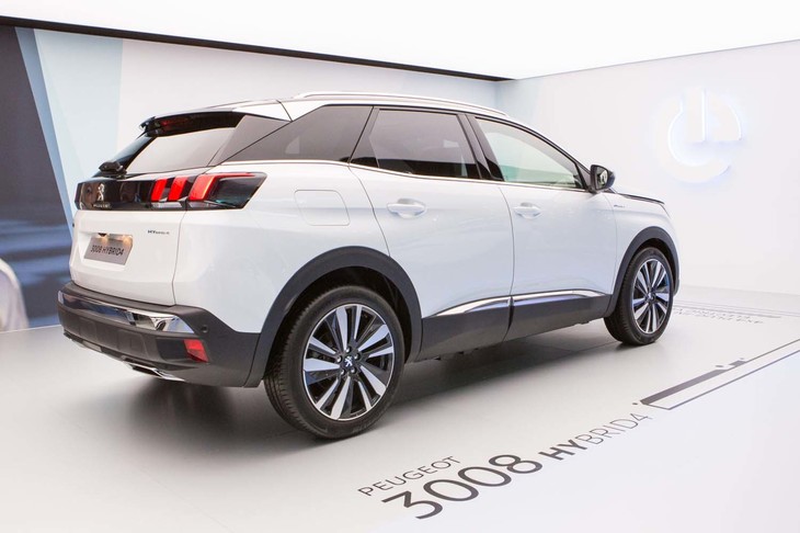 プジョー3008ハイブリッド4