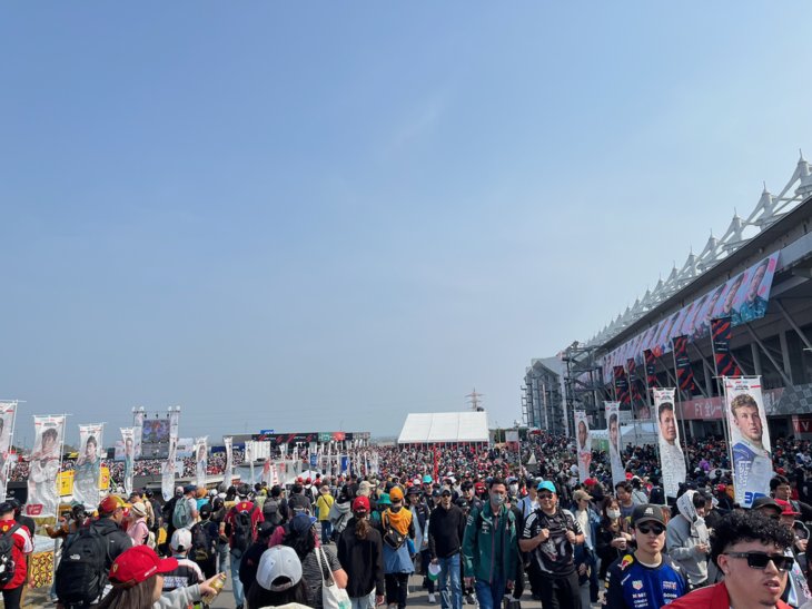 2026年の鈴鹿には3日間通しで延べ31万5000人もの観客が集まった。前年比プラス約5万人という盛況ぶりで、2009年以降、初めて30万人の大台を回復したことになる。（Photo=筆者）