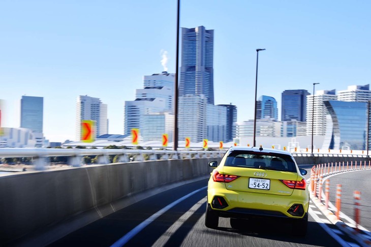 今回は280kmほどの道のりを試乗。燃費は満タン法で13.8km/リッター、車載の燃費計で14.9km/リッターを記録した。