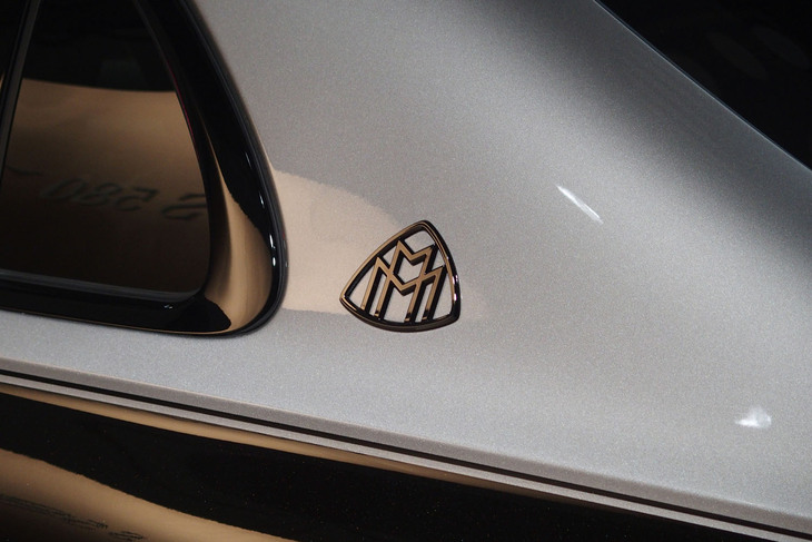 マイバッハS580ナイトエディション（サイドエンブレム）