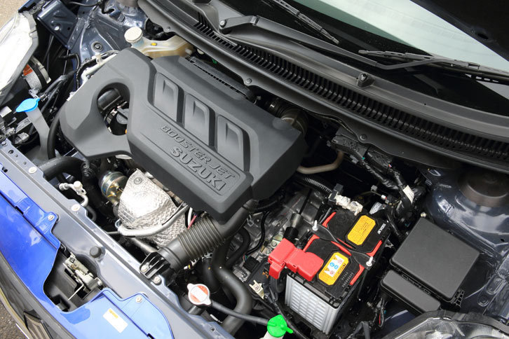 
	111psの最高出力と16.3kgmの最大トルクを発生する、「XT」の1リッター直3直噴ターボエンジン。「XG」の1.2リッター自然吸気とは異なり、ガソリンはハイオク指定となる。
	