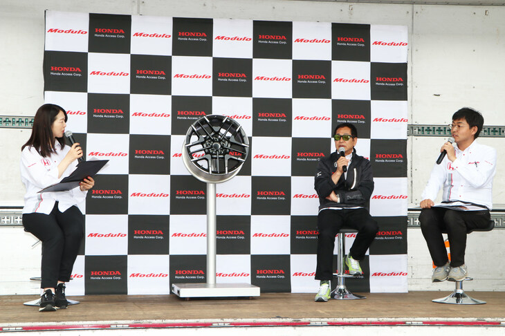 ホンダ純正アクセサリーを展開するホンダアクセスは、「モデューロ」ブランドの設立30周年を記念したトークイベントを開催。ゲストとして、モデューロ開発アドバイザーを務める土屋圭市さんが参加し、モデューロ独自の開発思想が生む製品の実力について語った。