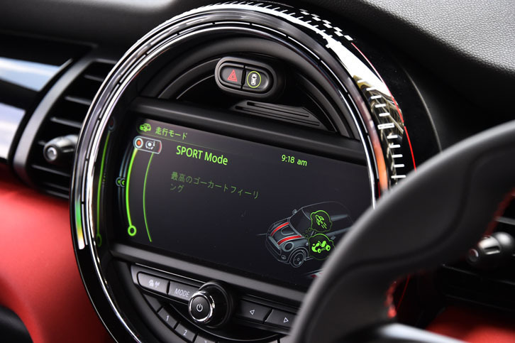 走行モードは、SPORT、MID、GREENの3種類。今回は、SPORTモードでテストドライブした。