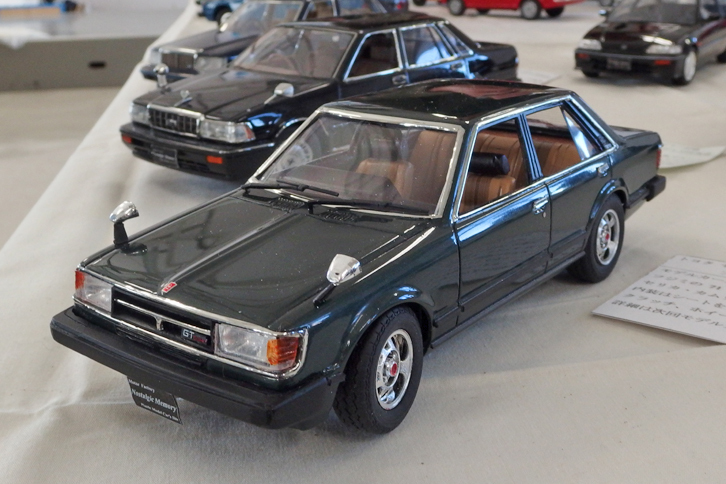 「男30、GTアゲイン」というキャッチコピーを掲げて1980年に登場した「トヨタ・セリカ カムリ2000GT」。はて、初代カムリのキットなんてあったっけ？ と思いきや、フジミ製1/24「トヨタ・チェイサー（GX71）」をベースに改造されたものという。