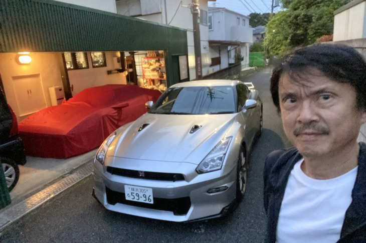 間もなく生産終了となるR35型「日産GT-R」。その最終型の「GT-RプレミアムエディションT-spec」に、最後の最後、ちょこっとだけ試乗することができた。