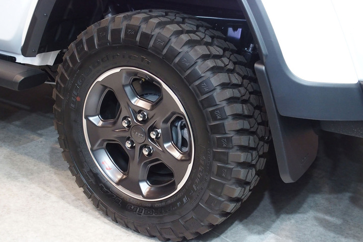 ジープ・グラディエーター（リアタイヤ＆ホイール）
