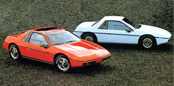 「ポンティアック・フィエロ」
	1983年にデビューしたミドシップの2人乗りスポーツカー。リトラクタブルヘッドライトのウェッジシェイプフォルムで、似た構成を持つ「トヨタMR2」に先駆けて登場した。1代限りで1988年に生産を終えている。