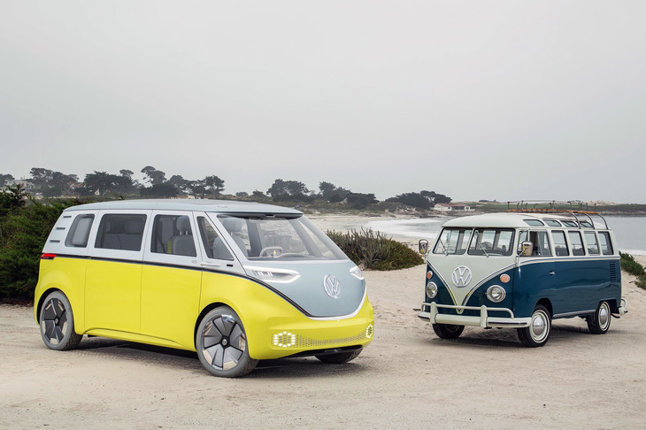 次世代戦略において、自ブランドの“過去の遺産”を活用する動きは珍しくない。フォルクスワーゲンが2022年に発表を予定しているEV「ID.BUZZ」（左）は、“ワーゲンバス”こと往年の「タイプII」（右）をモチーフにしたものだ。