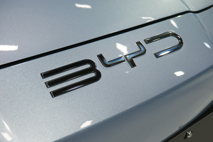 BYDシール（「BYD」ロゴ）