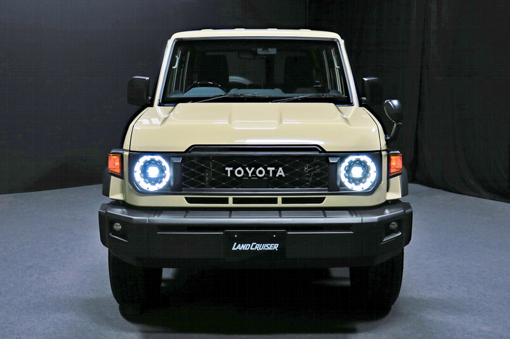 渕野「ほかの部分がいかにも本格クロカン然としているのに、ヘッドランプだけ妙に造作が繊細なんですよね」