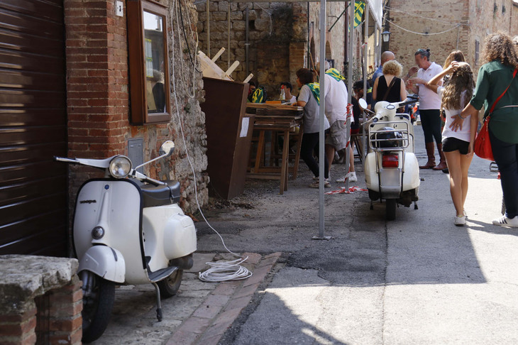 スクーターを含む二輪車は、イタリア人の一般生活にとって大切な足である。