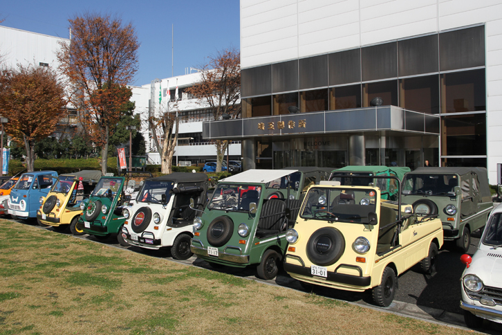 左端に見える軽トラックの「TN360」をベースに、1970年10月に登場した「バモスホンダ」は8台集まった。いかにも当時のホンダらしい、遊び心のあるモデルだが、登録はトラックである。