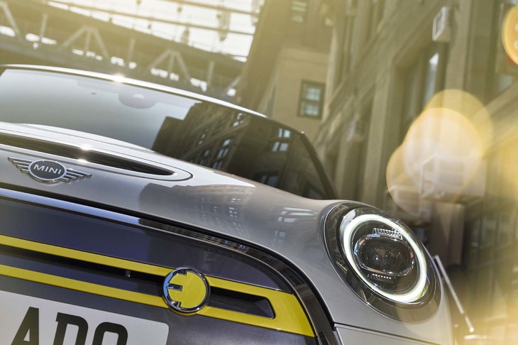 MINIクーパーSE（フロントまわり）