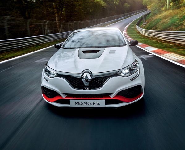 ルノーの高性能モデルを象徴する名称として親しまれてきた「ルノースポール」だが、長い歴史を振り返れば、「アルピーヌ」のサブネームが復活するのは決しておかしなことではない。