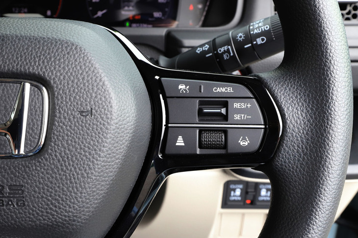 ホンダ・ステップワゴン エアー（ステアリングスイッチ）