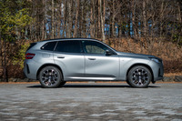 ボディーのスリーサイズは全長×全幅×全高＝4755×1920×1660mmで、先代モデルよりも前後左右に大きくなり、少しだけ低くなった。数字以上に伸びやかになった印象だ。