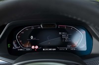 液晶メータークラスター「BMWライブコックピット」は12.3インチの大画面。タコメーターのレッドゾーンは5000rpmから。