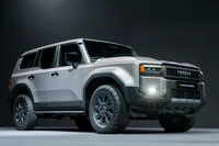 清水「クロスオーバーSUVのデザインなんて基本ファッションなんだし。機能性準拠のデザインは『ランクル』系に任せておけばいいと思うんだけど」　
	ほった「確かにそうなんですけどね」