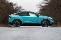 ボディーサイズは全長×全幅×全高＝4360×1810×1565mm。今の時代に全長を先代よりも120mmも縮めているのは珍しい。